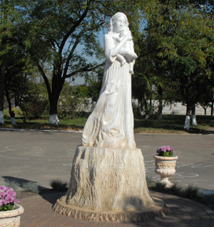 Первый памятник материнству в Мариуполе